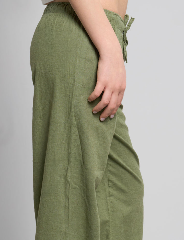 Pantalone in lino verde salvia a gamba ampia dettaglio