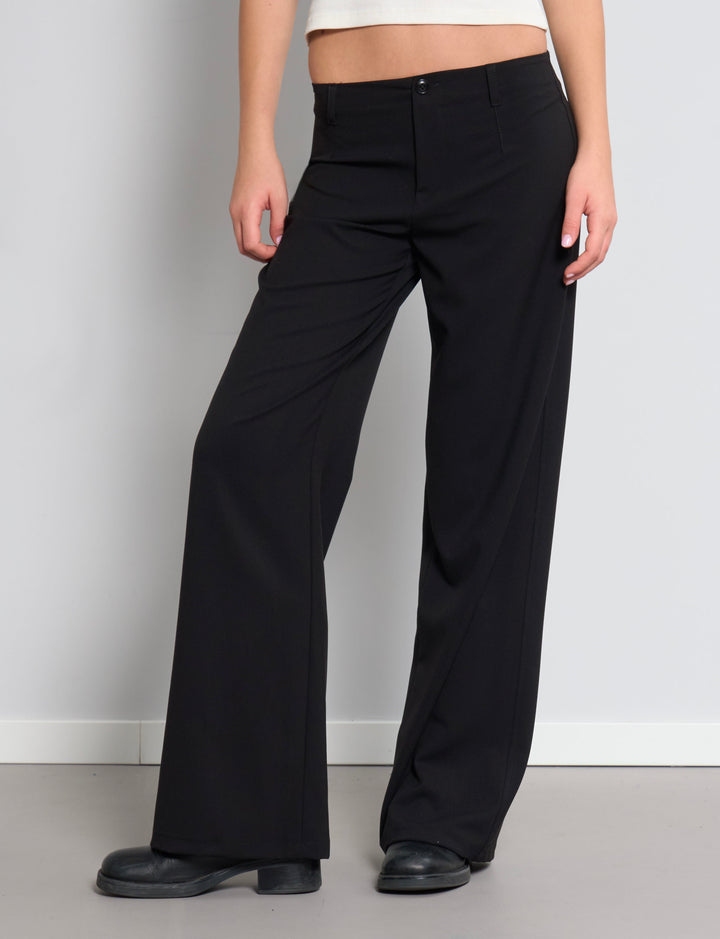 Pantalone nero elegante a palazzo frontale