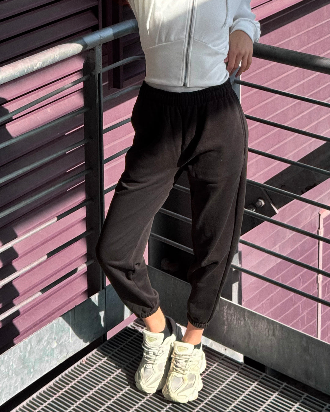 Pantalone nero in felpa copertina