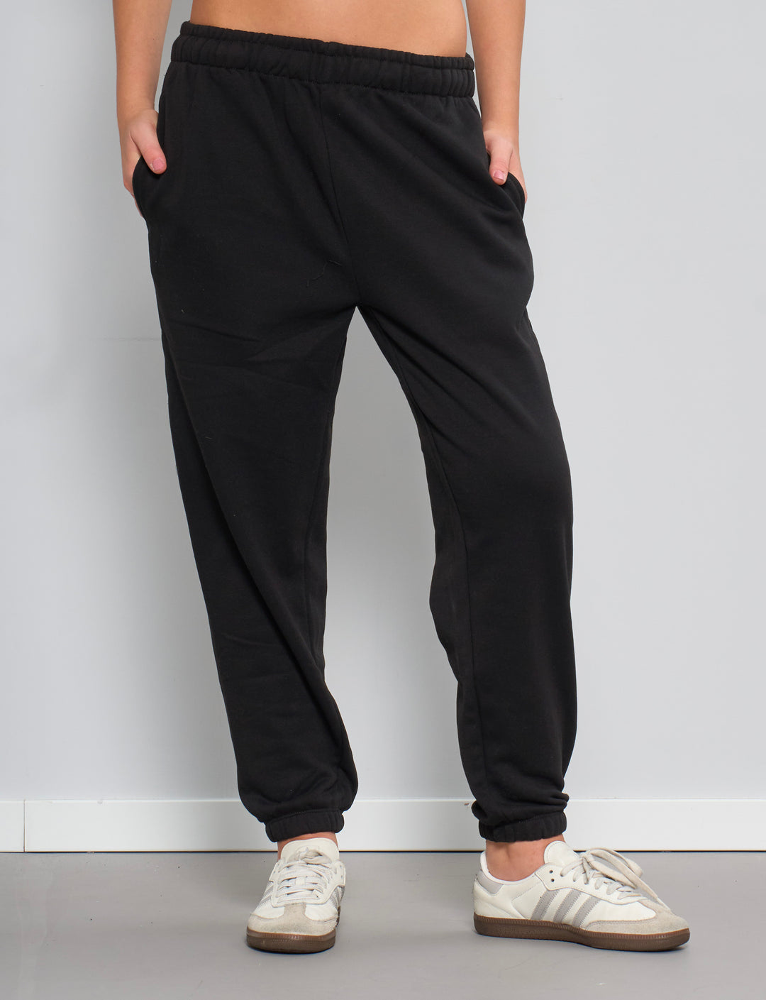 Pantalone nero in felpa frontale