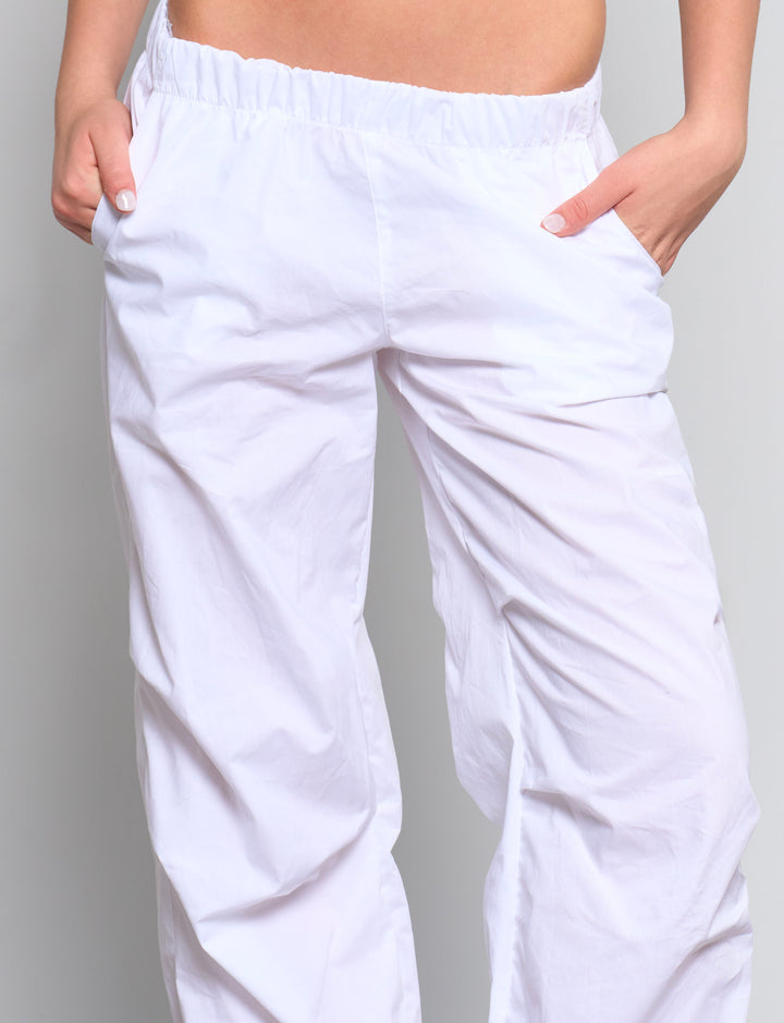 Pantalone parachute bianco dettaglio
