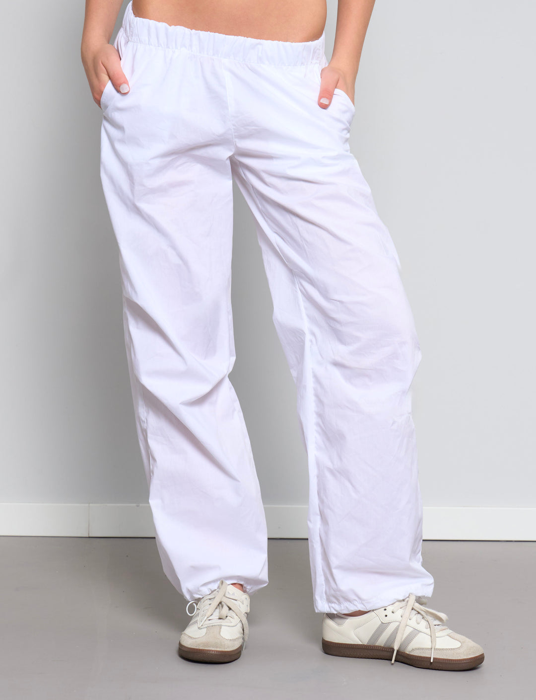 Pantalone parachute bianco frontale