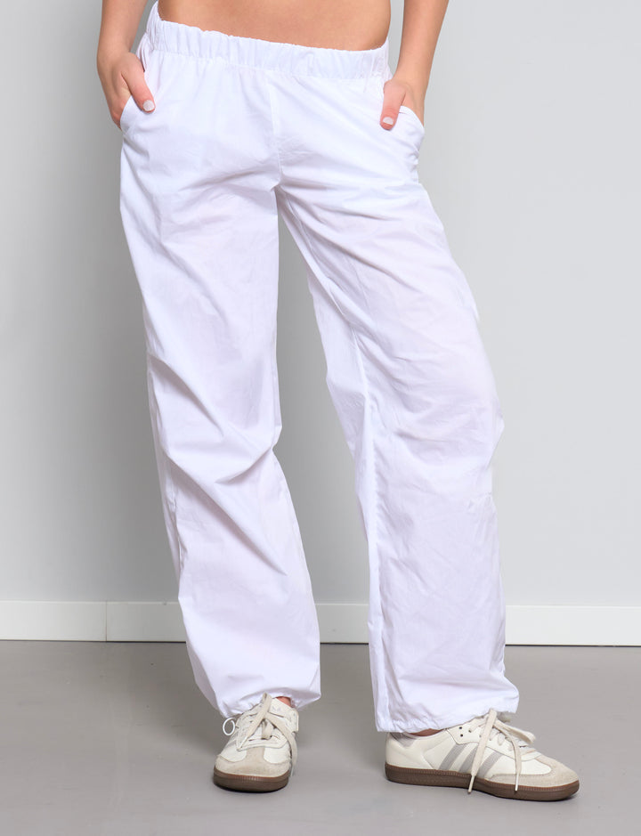 Pantalone parachute bianco frontale
