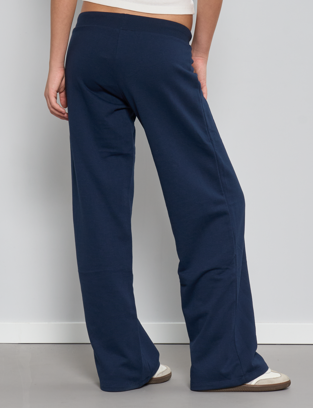 Pantalone tuta wide blu navy con ricamo scudetto Italia retro