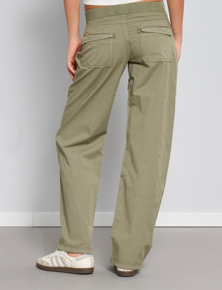 Pantalone verde militare in cotone con gamba dritta retro