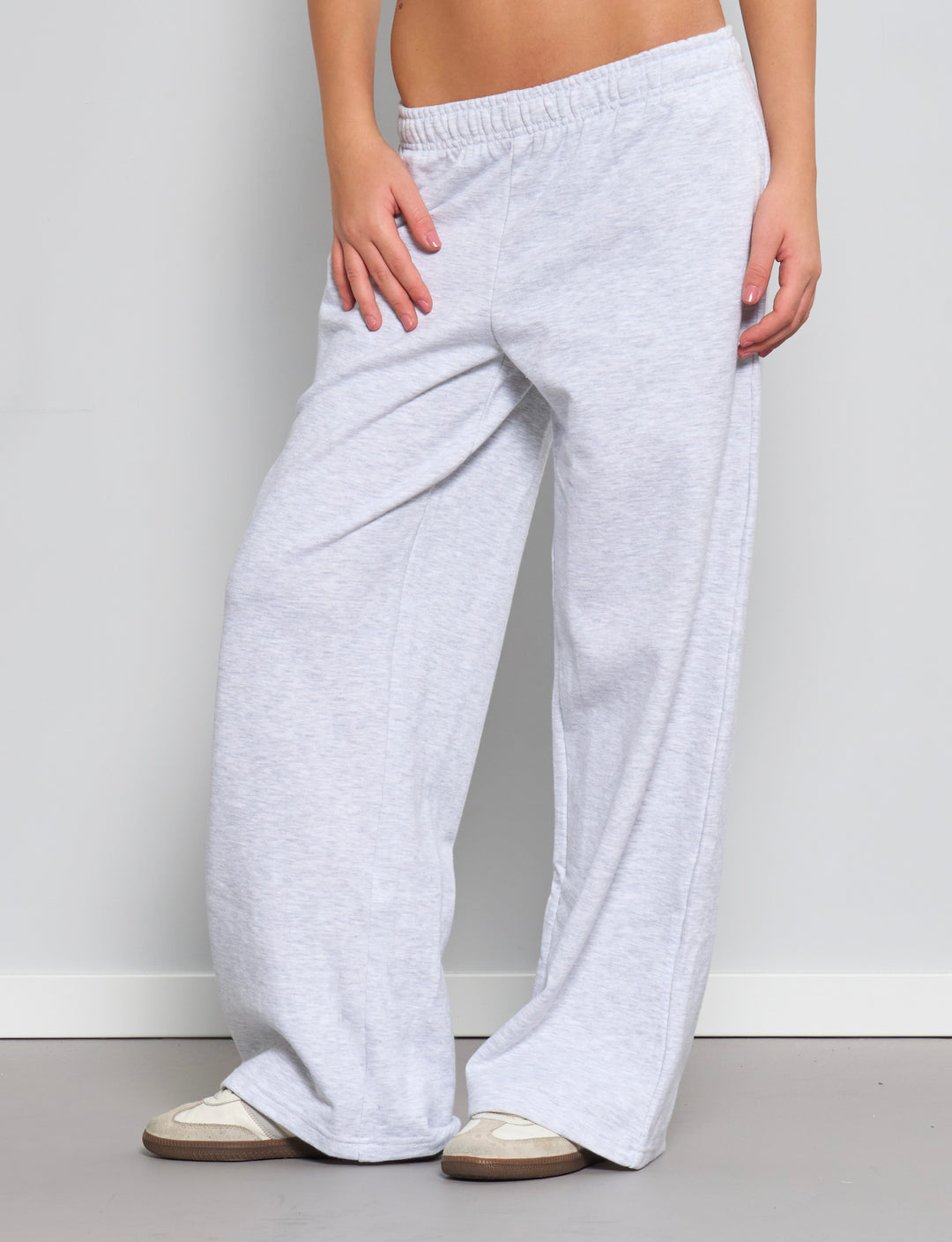 Pantaloni tuta wide leg grigi in felpa frontale