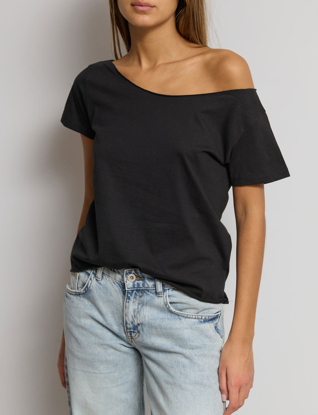 T-shirt offshoulder