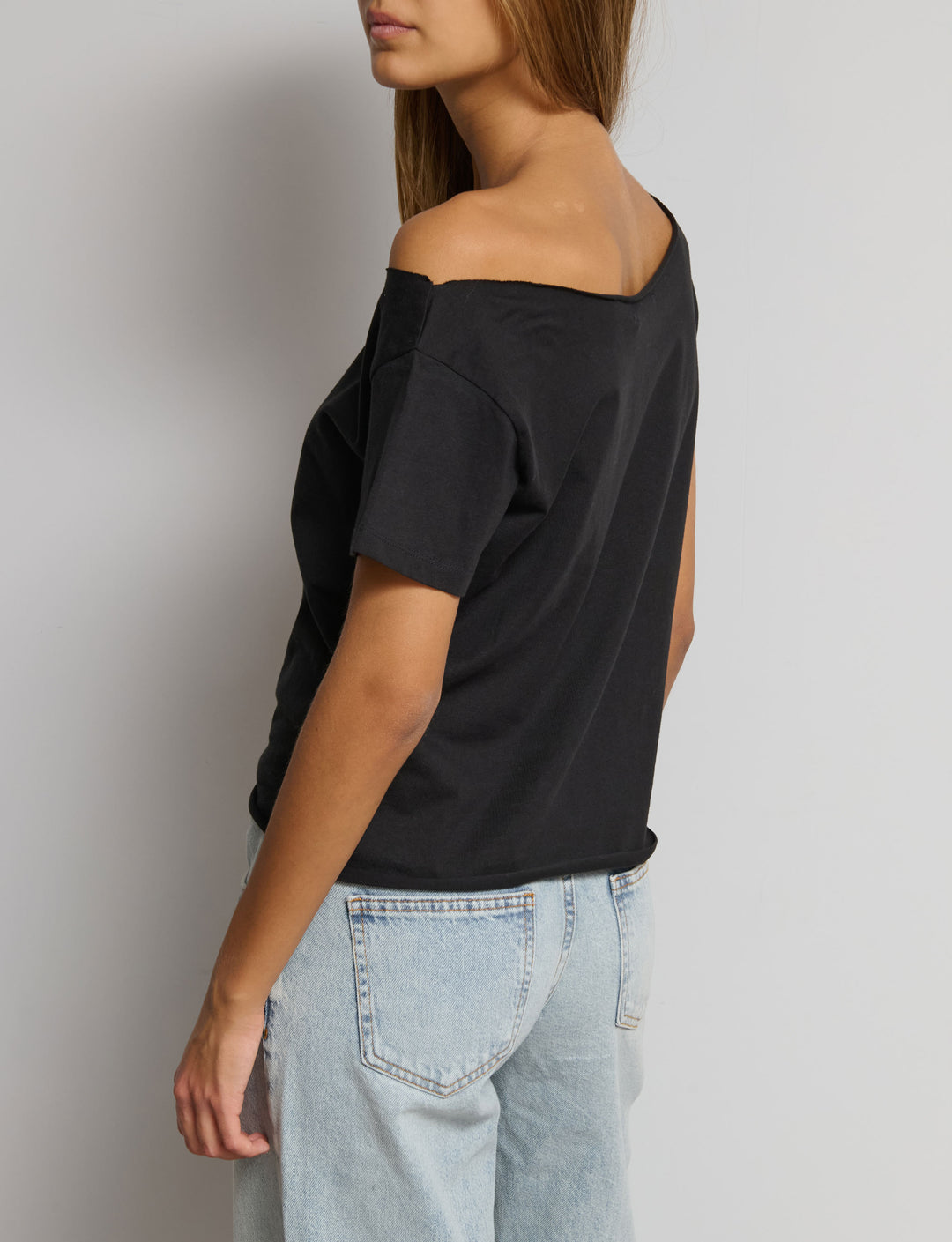 T-shirt offshoulder