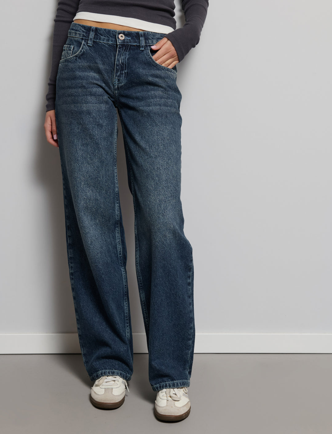 Jeans dritto con ricamo