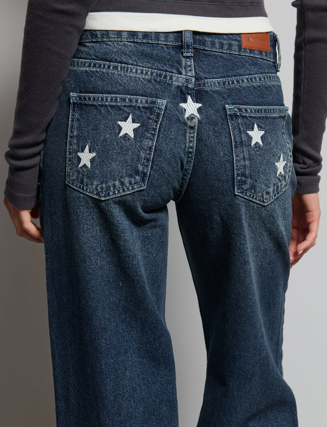 Jeans dritto con ricamo