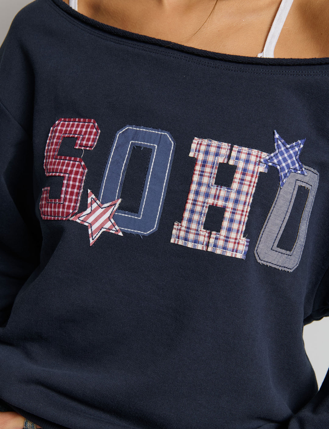 Felpa offshoulder scritta patchwork