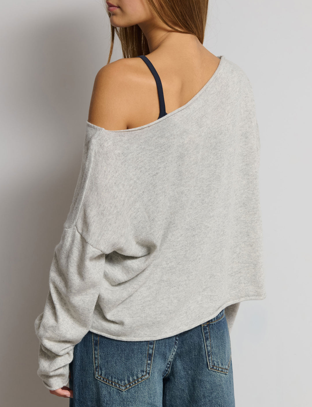 Maglione ampio off-shoulder