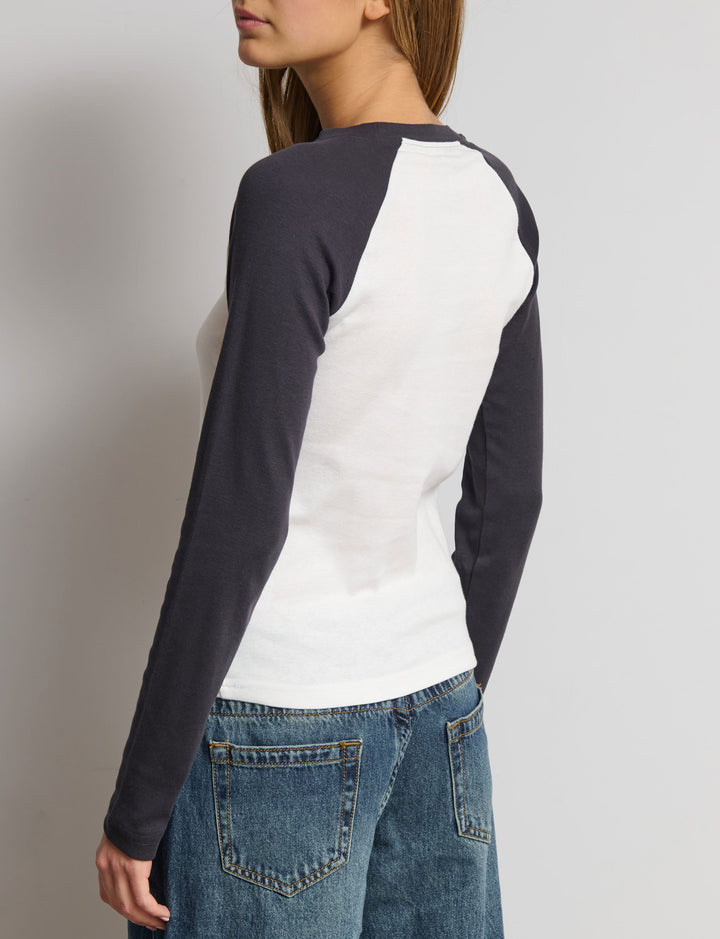 T-shirt stampata raglan