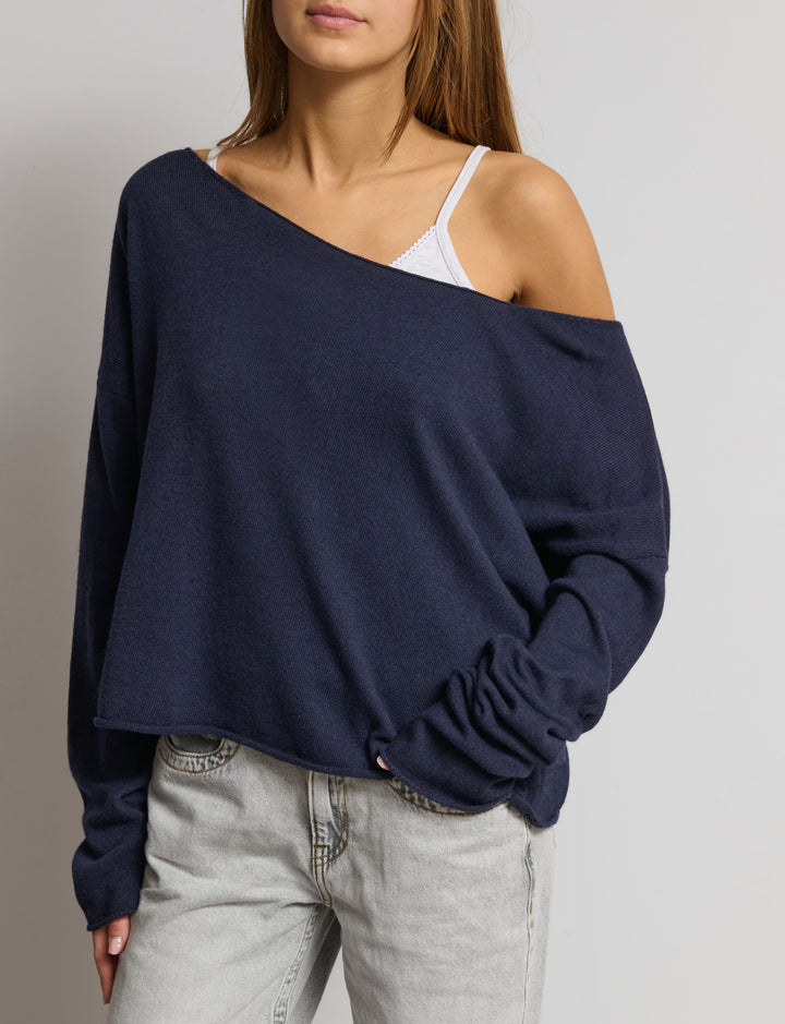 Maglione ampio off-shoulder