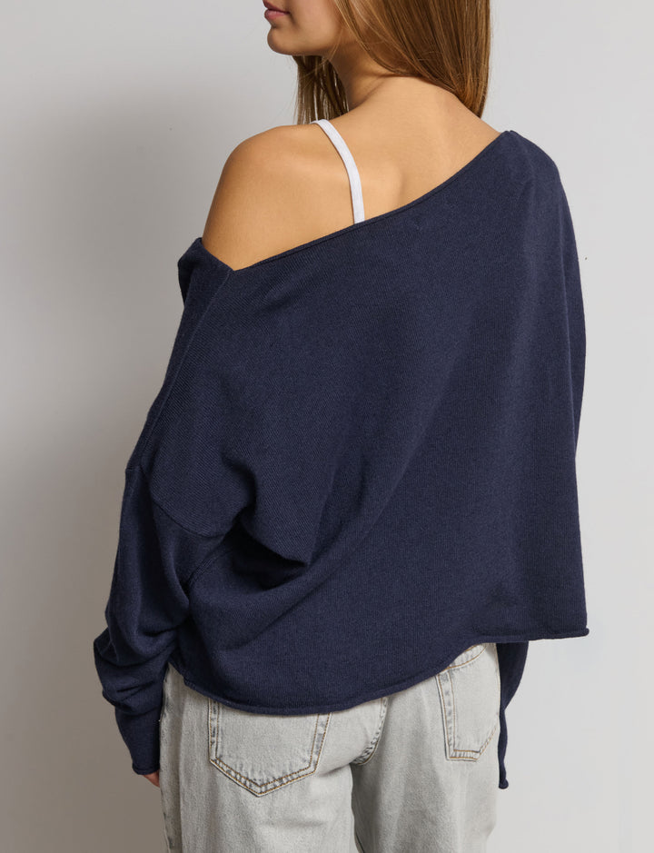 Maglione ampio off-shoulder
