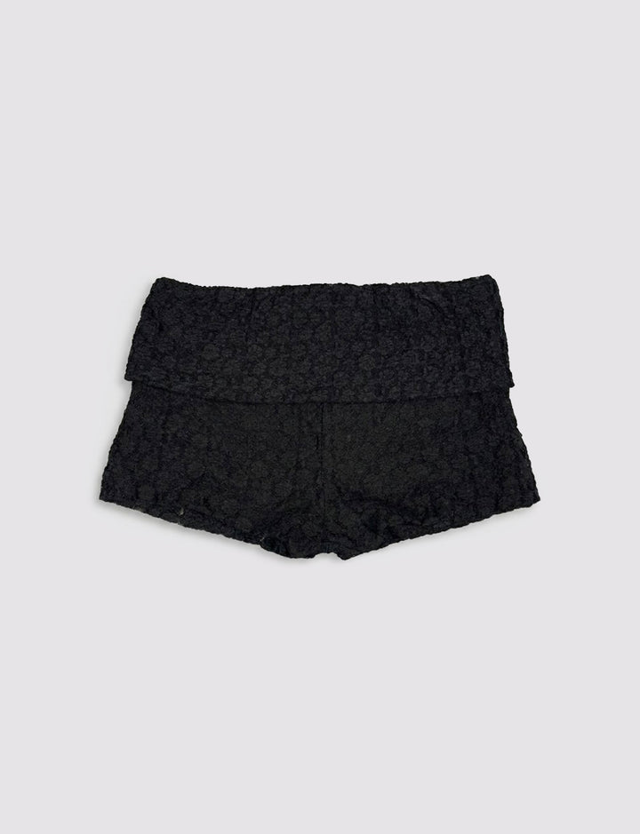 Short nero in pizzo still life
