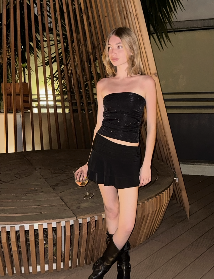 Skort nera in jersey con arricciature copertina