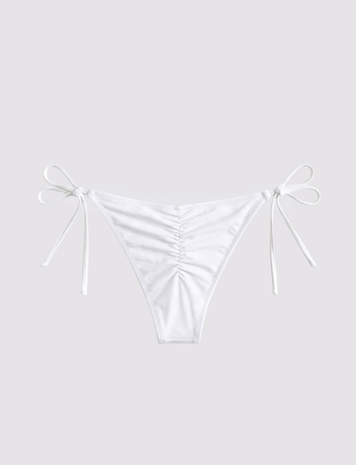 Slip bikini bianco con arricciatura retro
