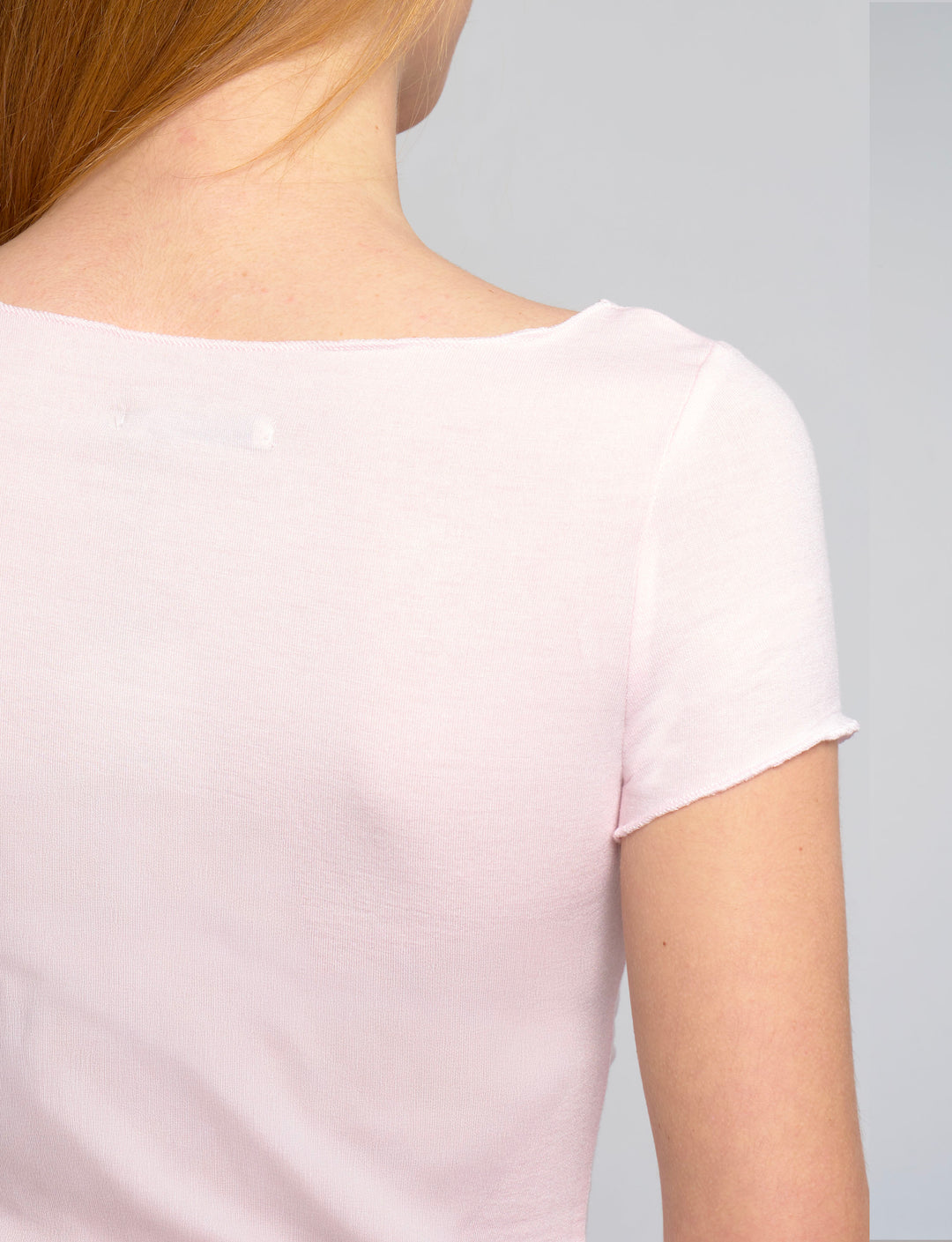 Suite Benedict - T-shirt rosa aderente a manica corta dettaglio orlo vivo