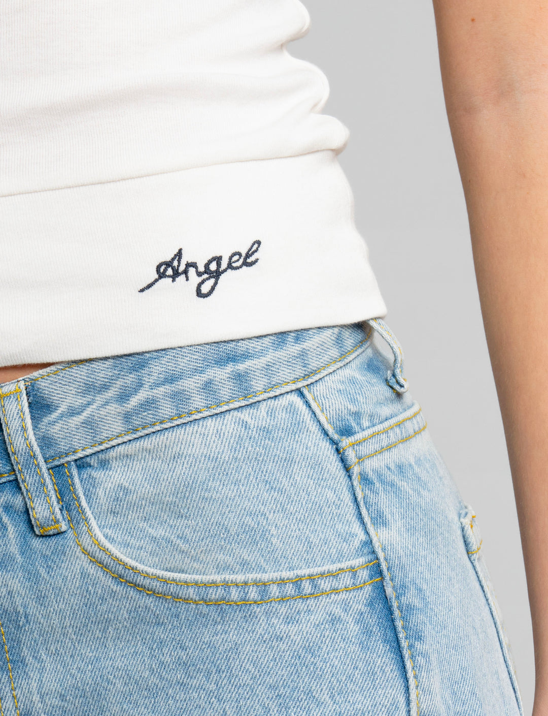 T-shirt panna con scollo a barca e scritta "Angel" -  TOP  