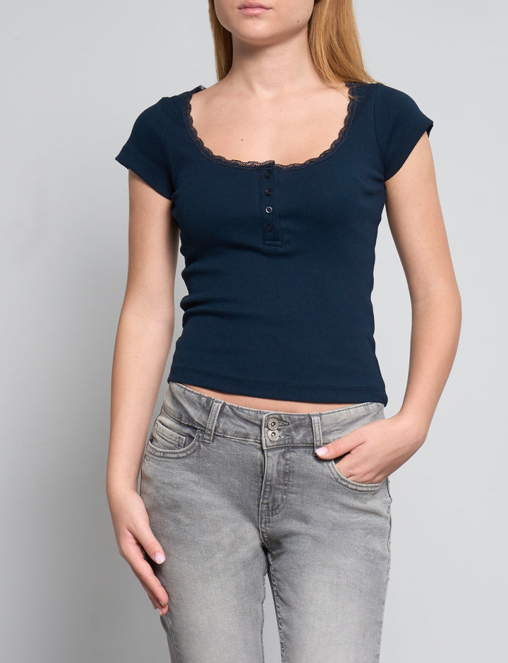 T-shirt a costine blu navy con bottoni e pizzo frontale