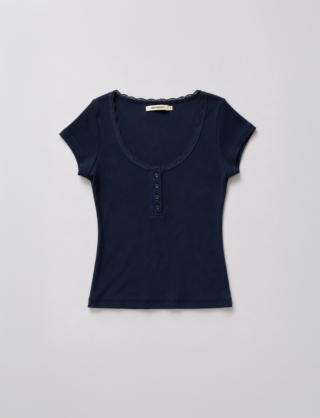 T-shirt a costine blu navy con bottoni e pizzo still life frontale