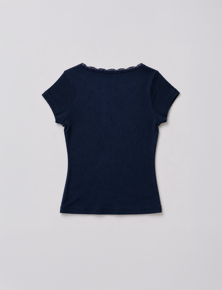 T-shirt a costine blu navy con bottoni e pizzo still life retro