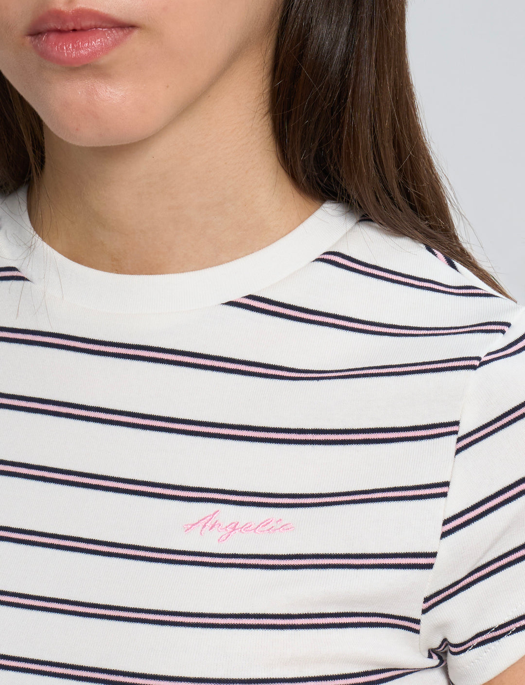 T-shirt a righe con ricamo "Angelic" dettaglio