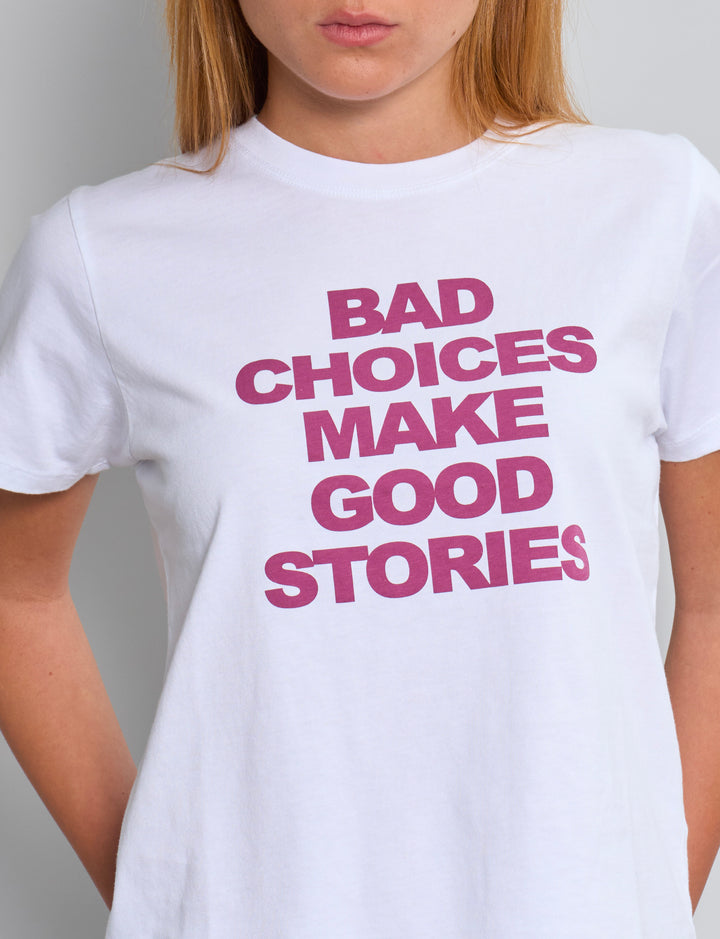 T-shirt bianca con scritta rosa BAD CHOICES dettaglio