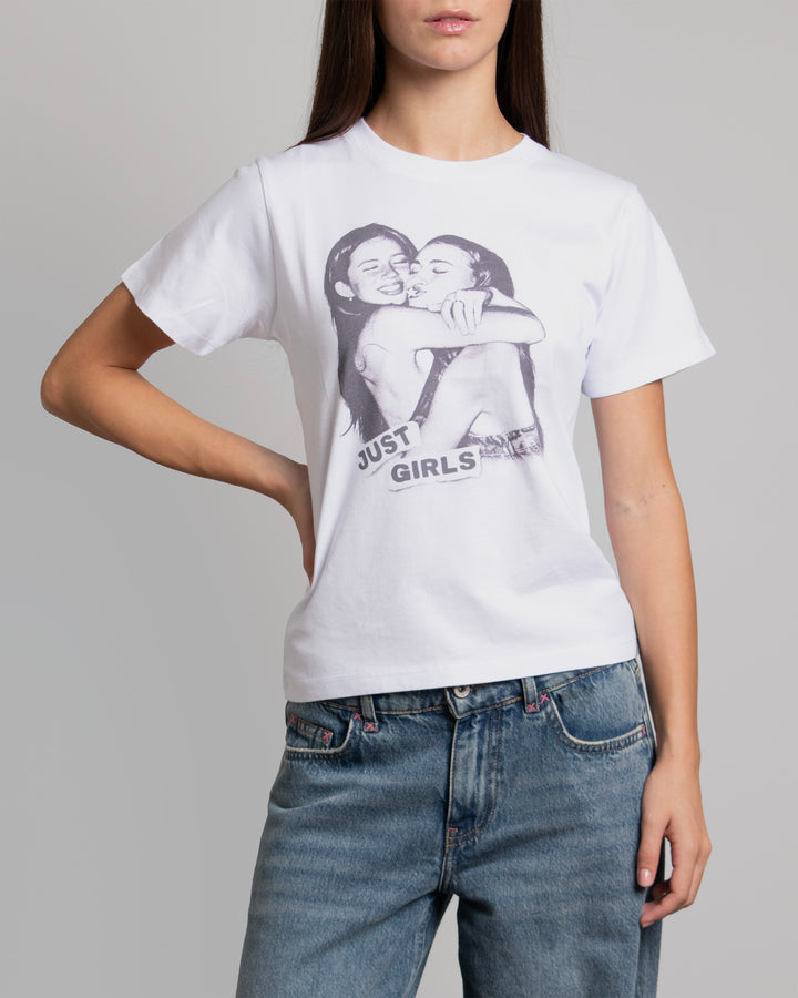 T-shirt bianca oversize con stampa fotografica “Just Girls” frontale