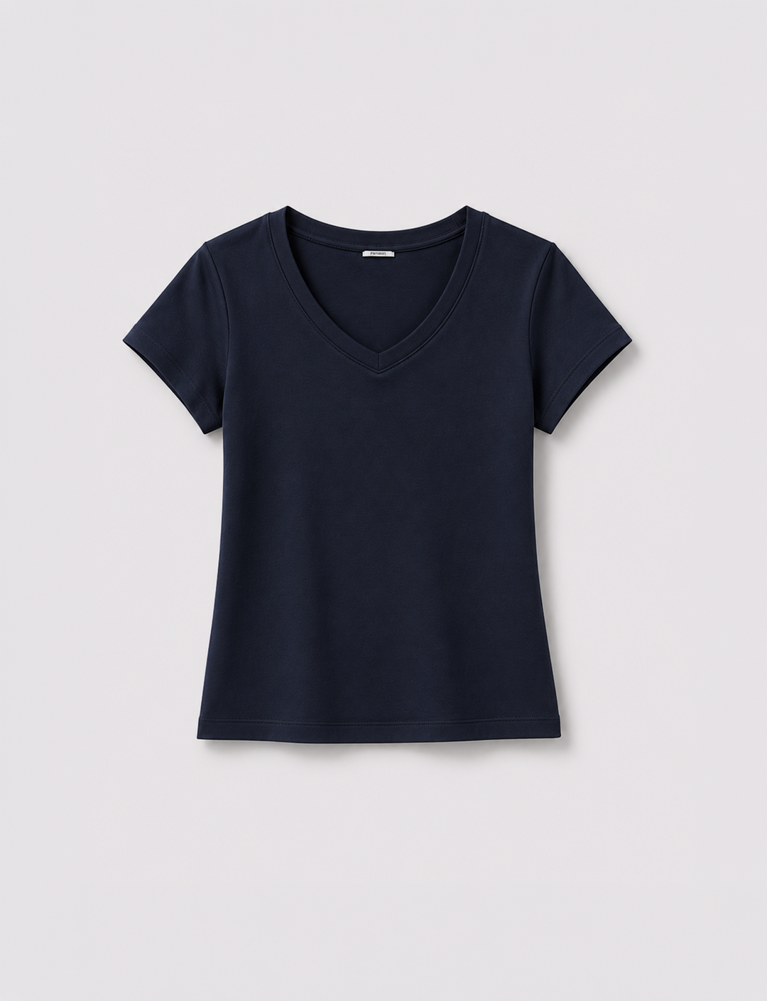 T-shirt blu navy con scollo a V still life
