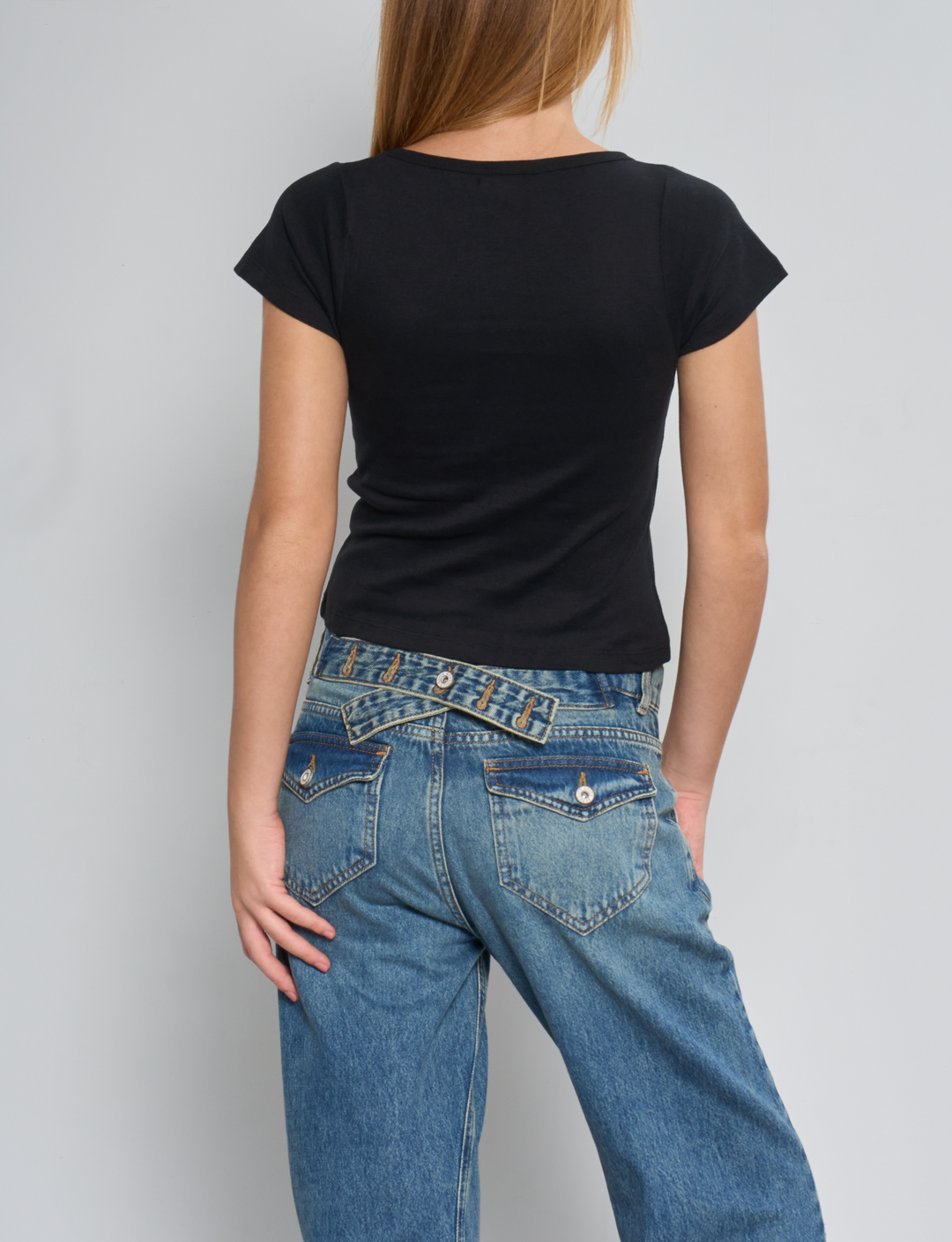 T-shirt nera a scollo tondo retro