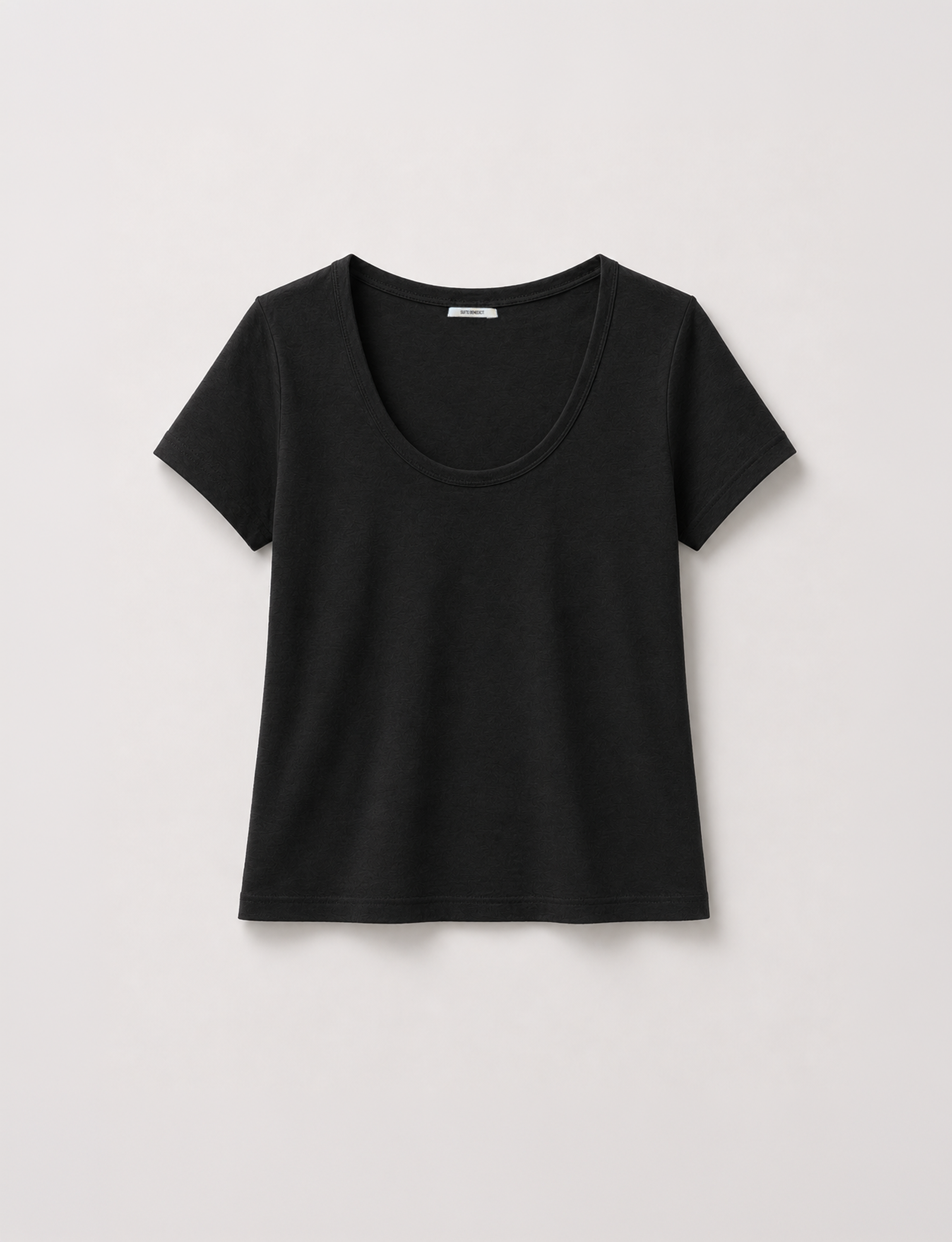T-shirt nera a scollo tondo