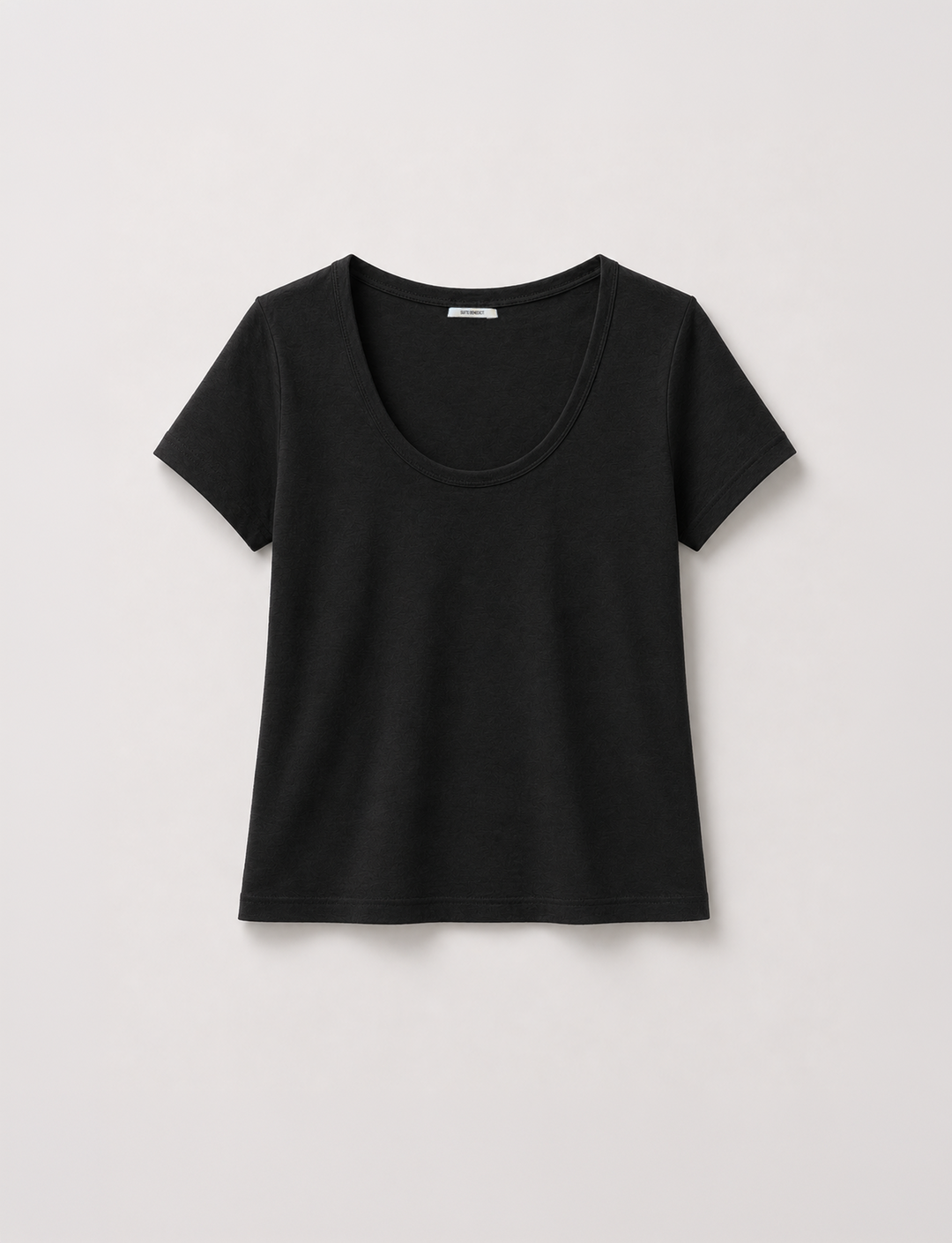 T-shirt nera a scollo tondo still life
