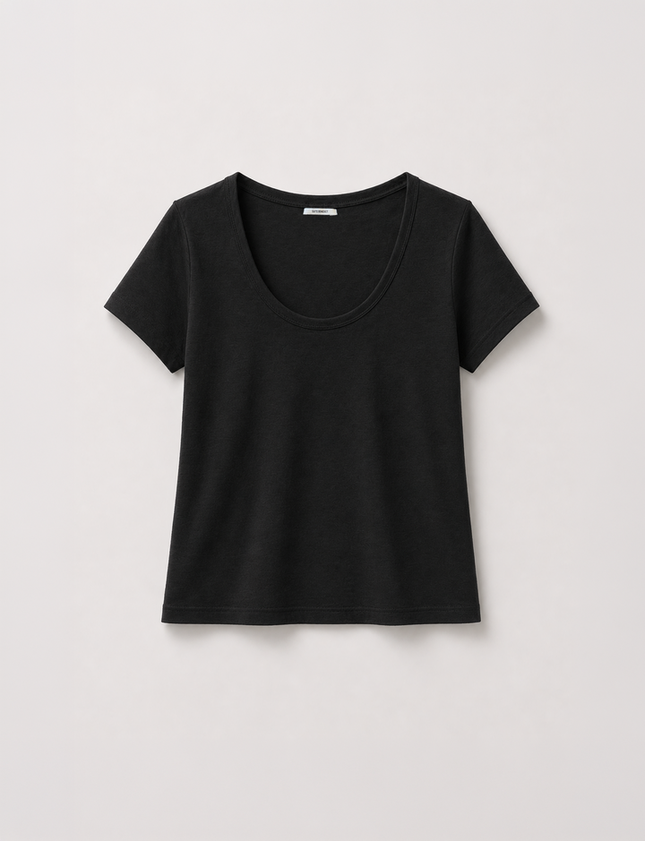 T-shirt nera a scollo tondo still life