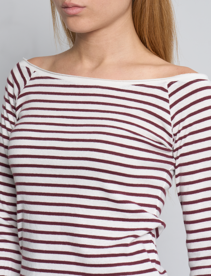 T-shirt panna a righe bordeaux con scollo a barca dettaglio