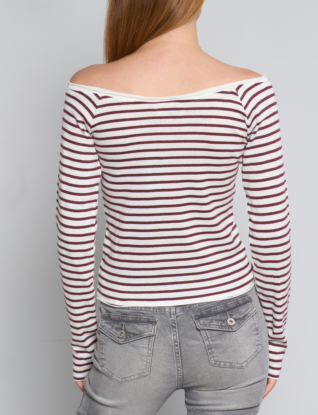 T-shirt panna a righe bordeaux con scollo a barca retro