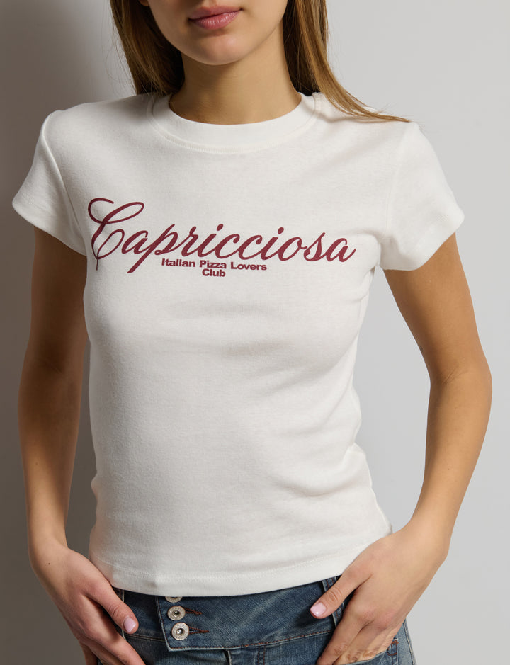 T-shirt panna con scritta "Capricciosa"