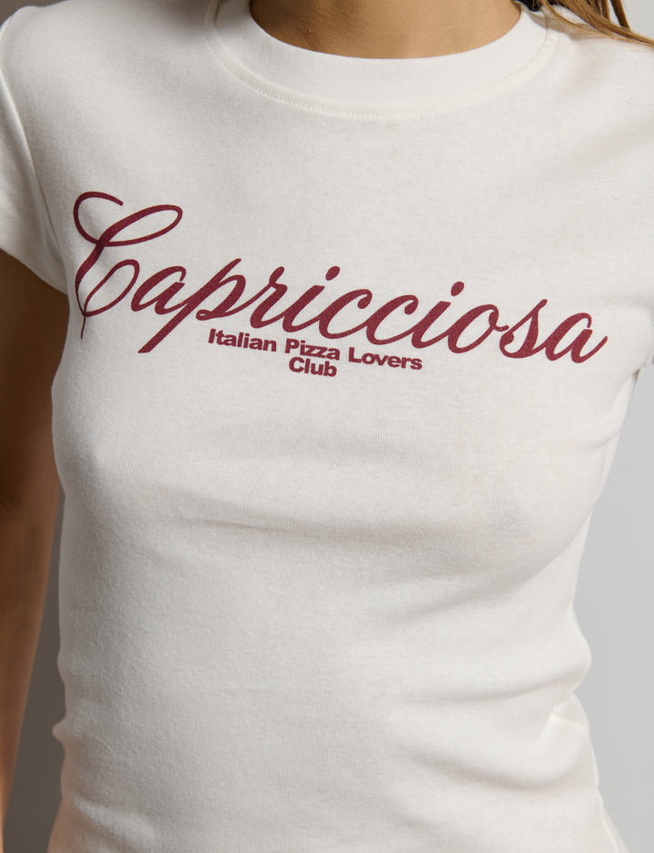 T-shirt panna con scritta "Capricciosa"