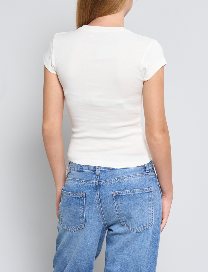 T-shirt panna con scritta "oggi polemica domani pure" retro