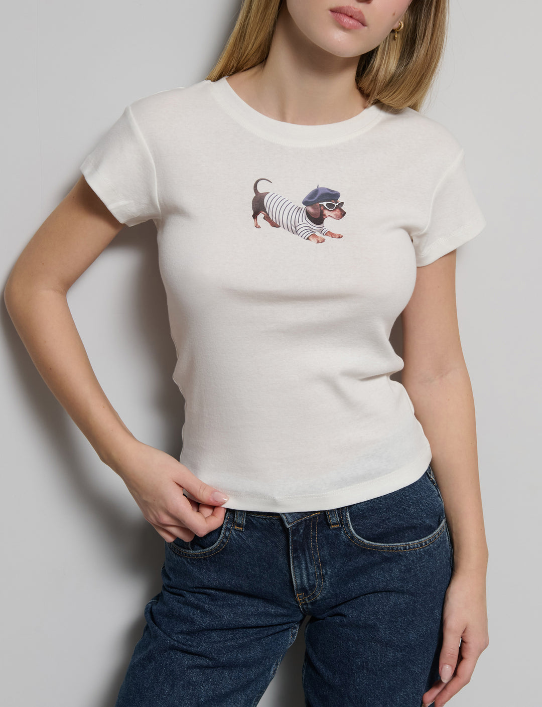 T-shirt panna con stampa bassotto