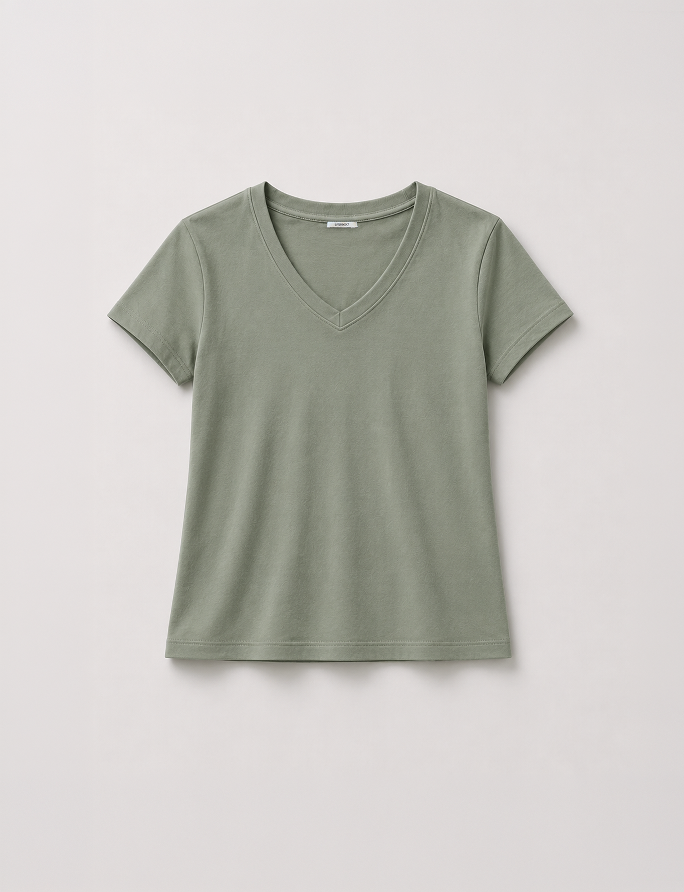 T-shirt verde salvia con scollo a V