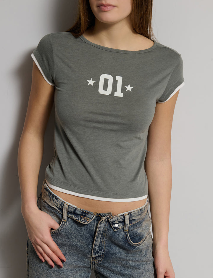 T-shirt verde salvia con stampa numero 01