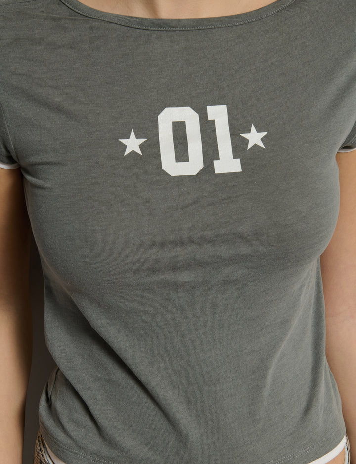 T-shirt verde salvia con stampa numero 01