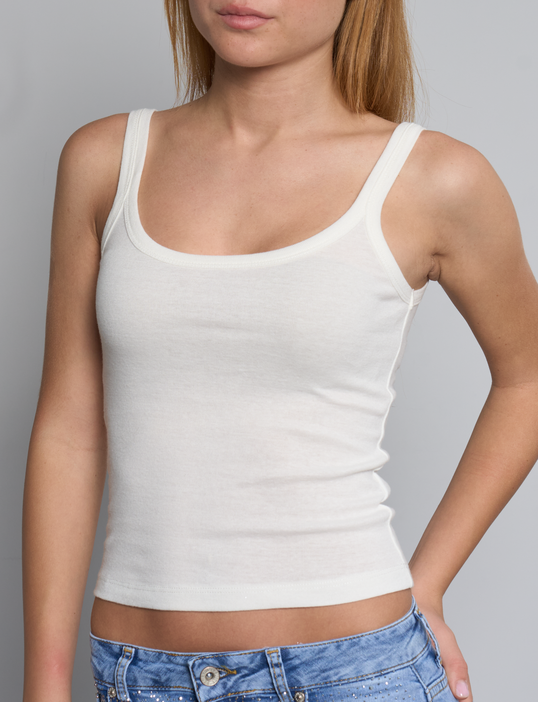 Tank top bianco dettaglio