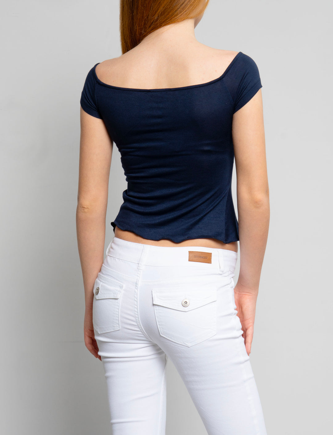 Top blu navy a spalle scoperte