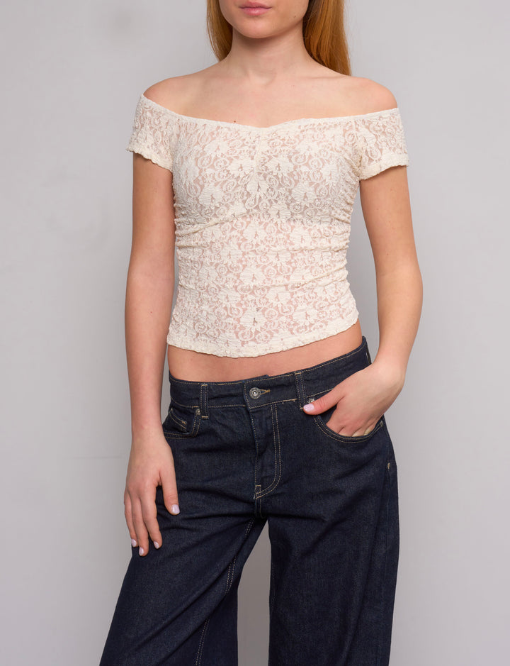 Top panna in pizzo con arricciatura