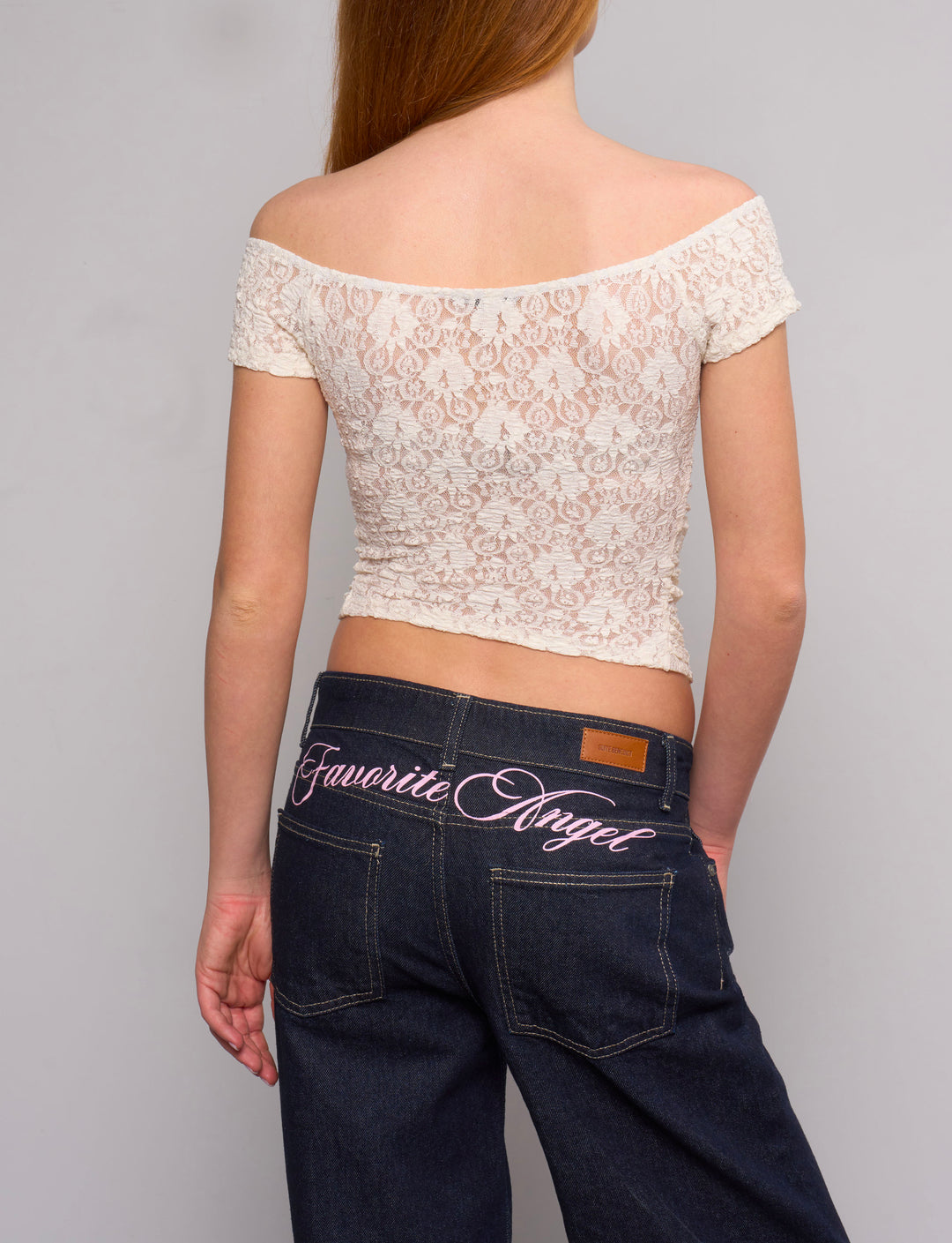 Top panna in pizzo con arricciatura