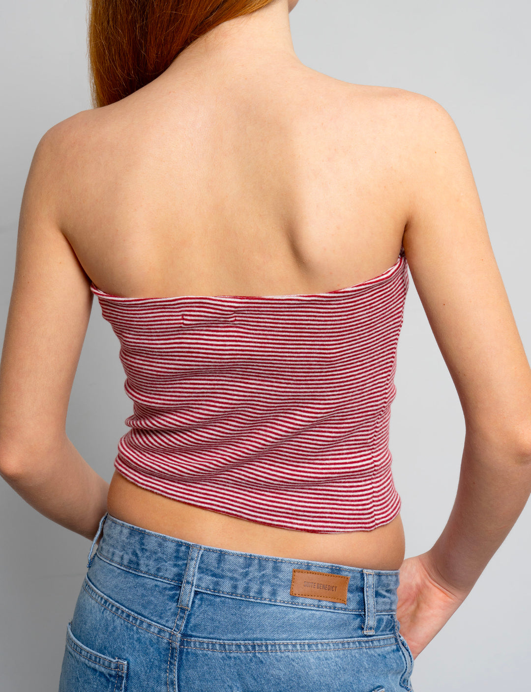 Top a fascia a righe rosse