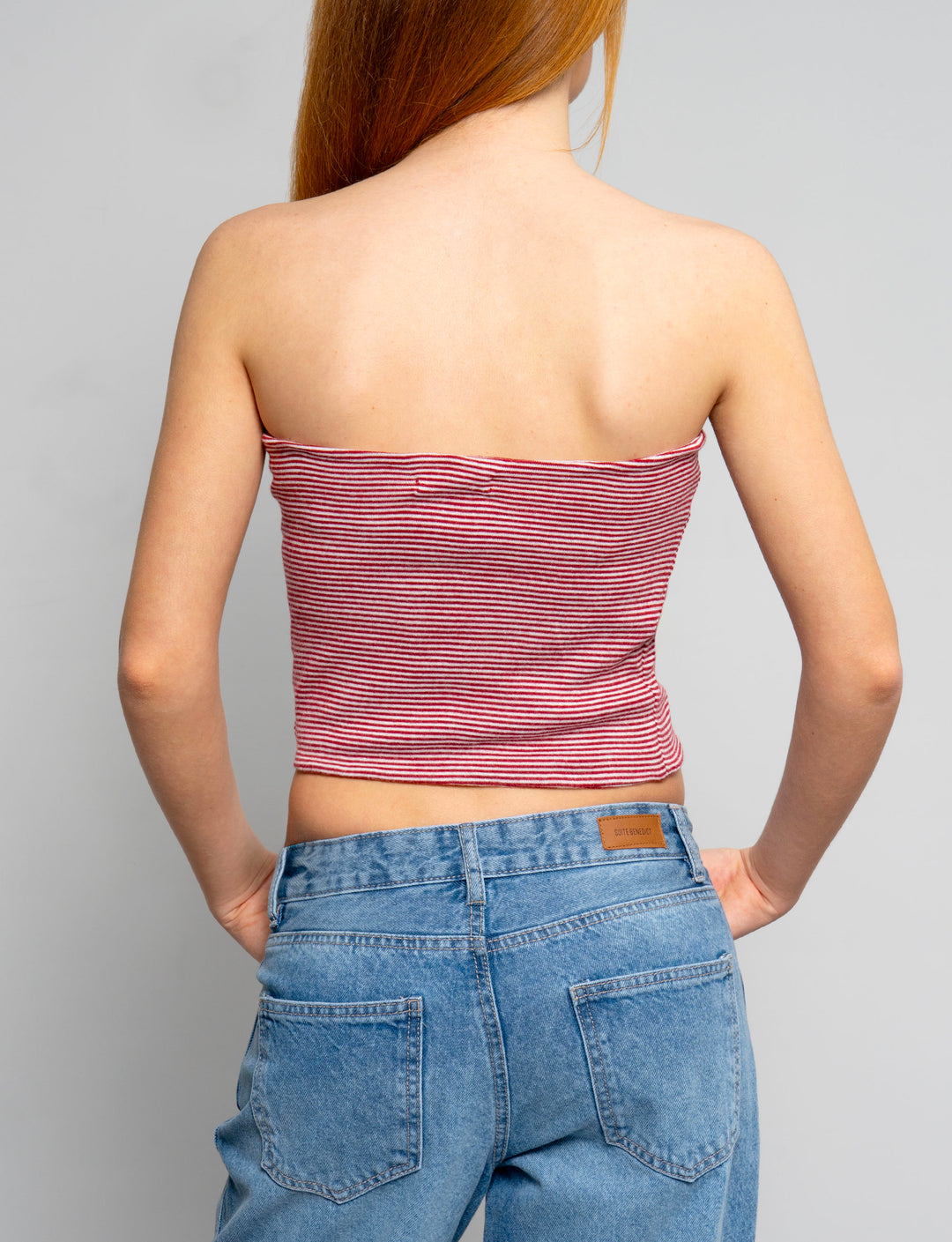 Top a fascia a righe rosse